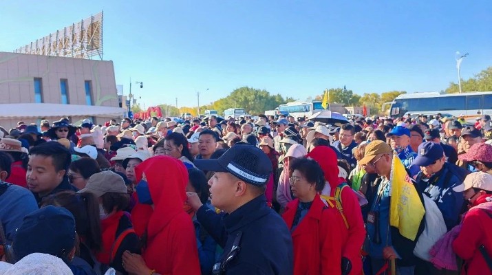 額濟(jì)納胡楊林景區(qū)今年為何這樣“紅”？